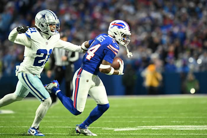 Stefon Diggs makes a catch against the Dallas Cowboys.